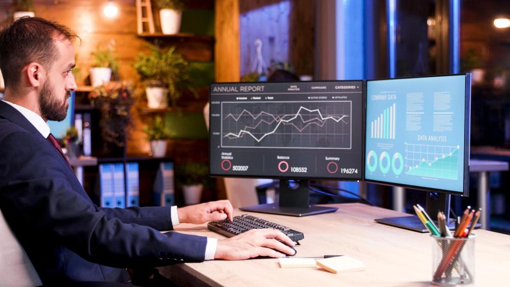 Zoho CRMとSalesforceの違いとは?機能・料金を徹底比較